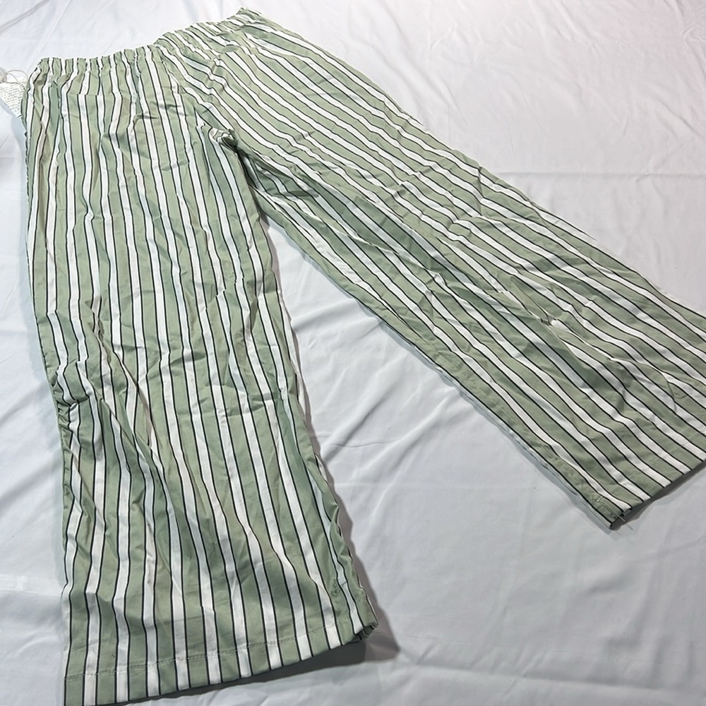 Project rebel pajama pants NWT size M
CLOSET CLEAN OUT SALE! - Picture 6 of 8